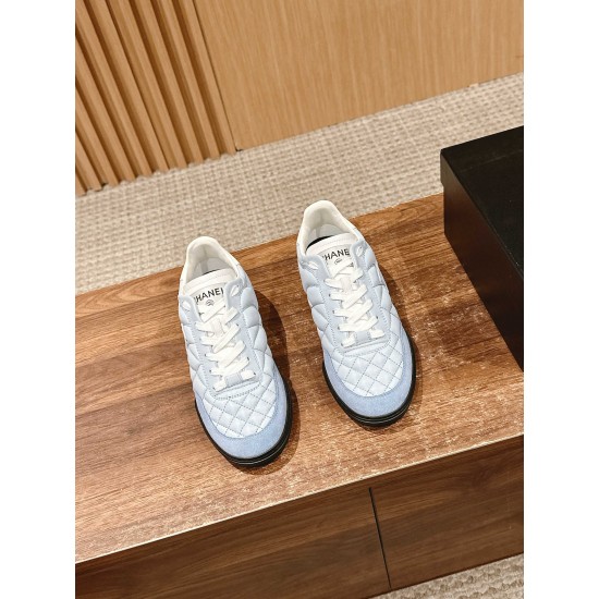 Tennis shoes