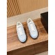 Tennis shoes