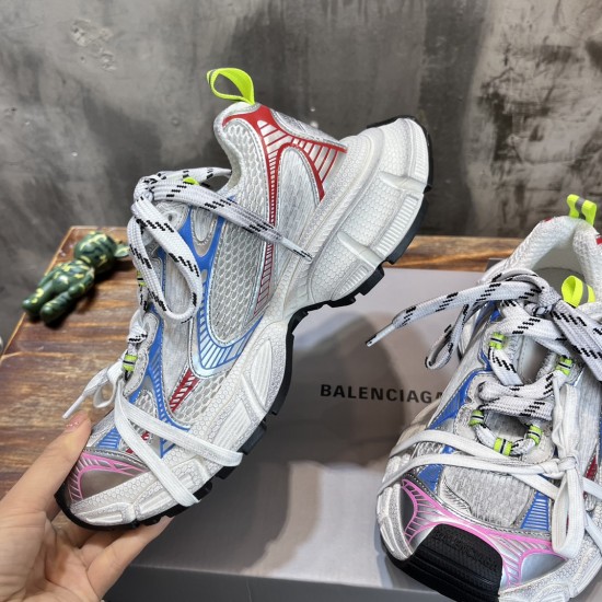 3XL sneaker runner