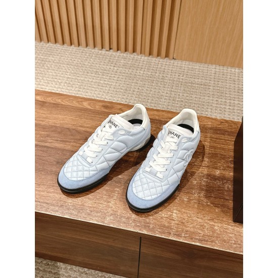 Tennis shoes