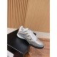 Tennis shoes