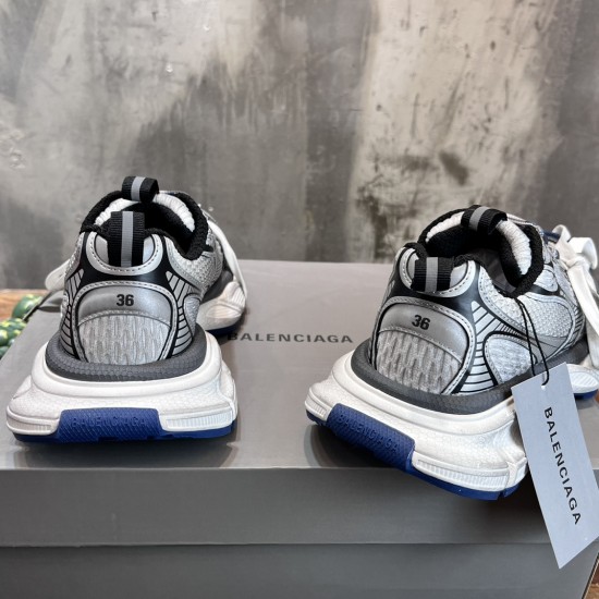 3XL sneaker runner