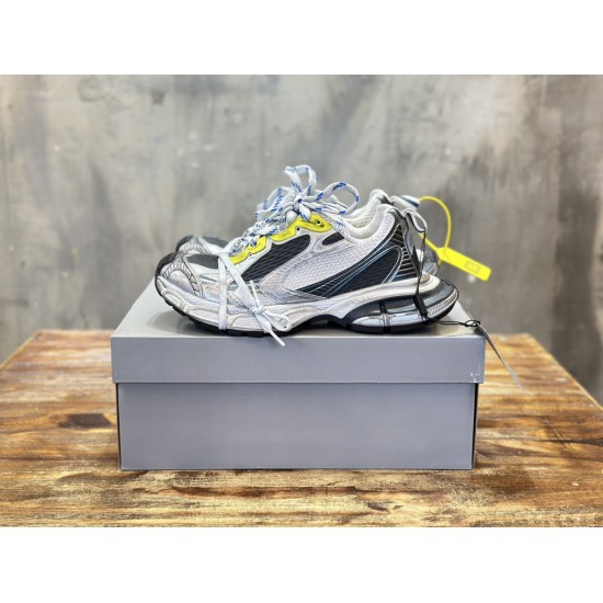 3XL sneaker runner