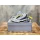 3XL sneaker runner