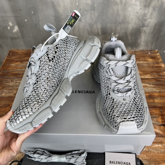 3XL sneaker runner