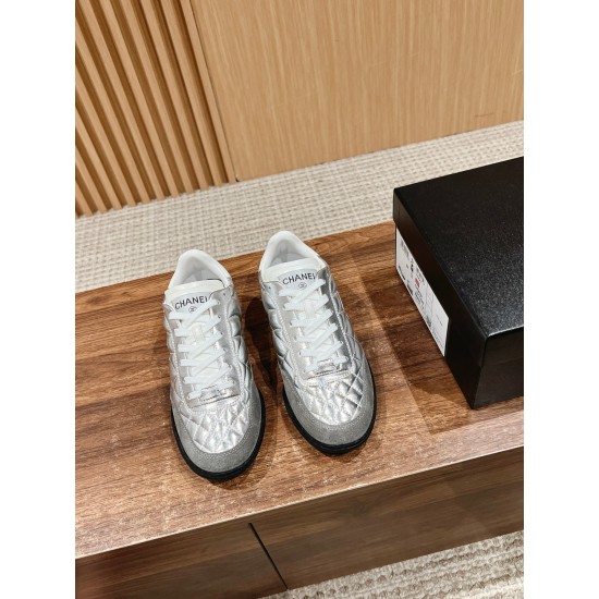 Tennis shoes
