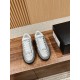 Tennis shoes