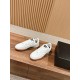 Tennis shoes
