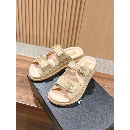 Slippers, beach shoes