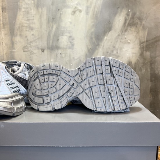 3XL sneaker runner