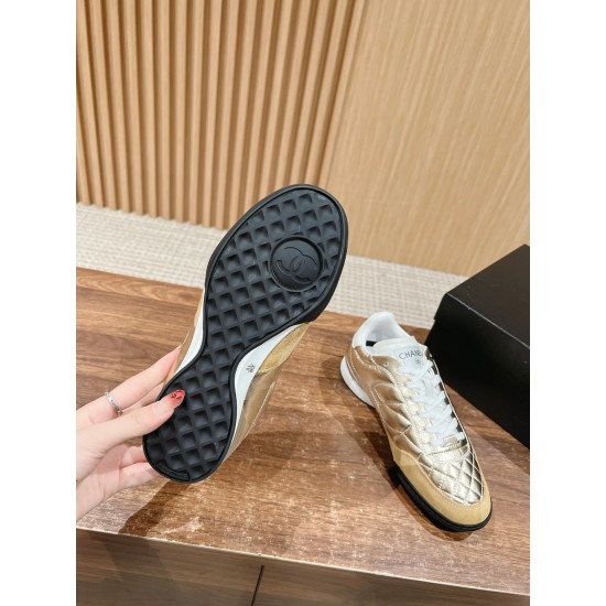 Tennis shoes