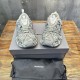 3XL sneaker runner