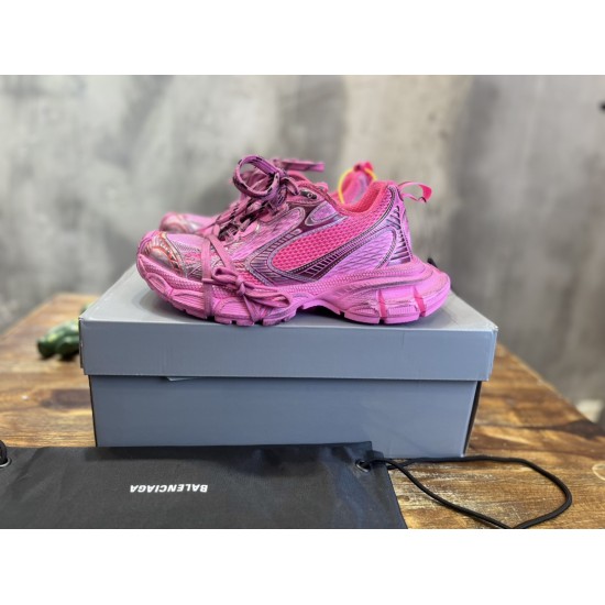3XL sneaker runner