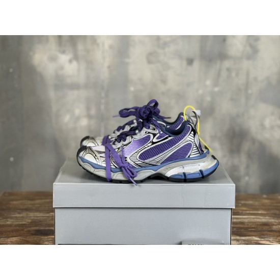 3XL sneaker runner