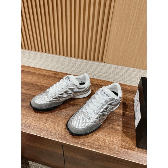 Tennis shoes