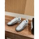 Tennis shoes
