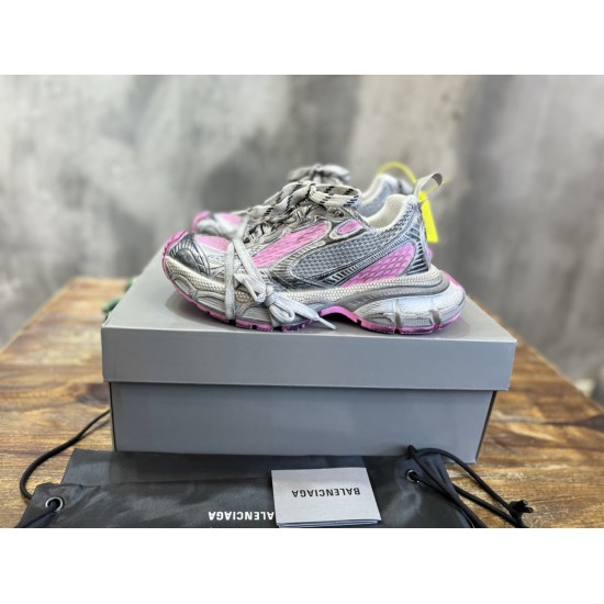 3XL sneaker runner