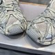 3XL sneaker runner