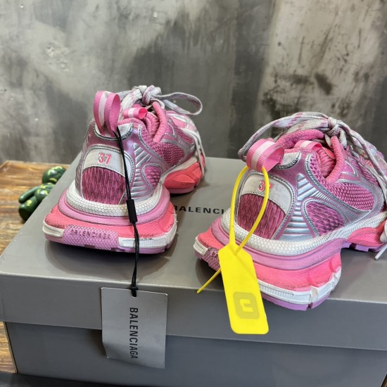 3XL sneaker runner