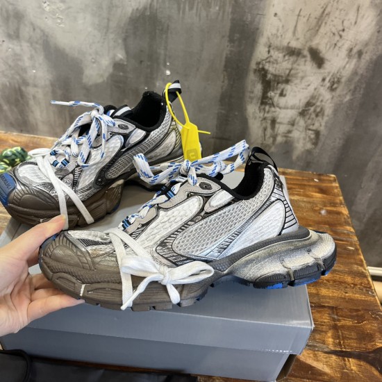 3XL sneaker runner