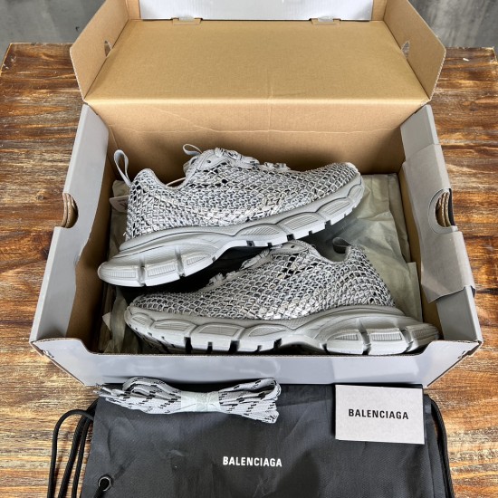3XL sneaker runner