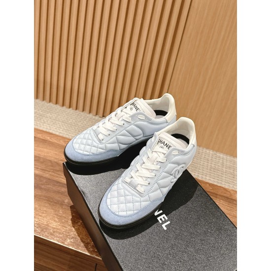 Tennis shoes