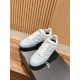 Tennis shoes