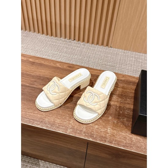 Slippers, beach shoes