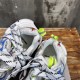 3XL sneaker runner