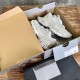 3XL sneaker runner