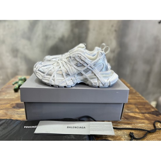 3XL sneaker runner
