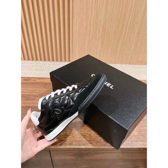 Tennis shoes