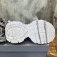 3XL sneaker runner