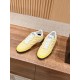 Tennis shoes