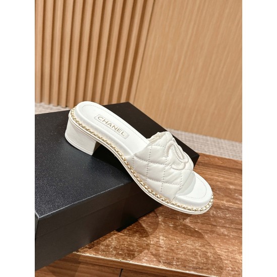 Slippers, beach shoes