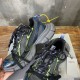3XL sneaker runner