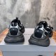 3XL sneaker runner