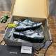 3XL sneaker runner