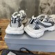 3XL sneaker runner