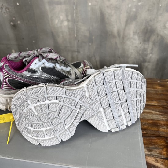 3XL sneaker runner