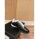 Tennis shoes