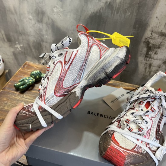 3XL sneaker runner