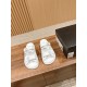 Slippers, beach shoes