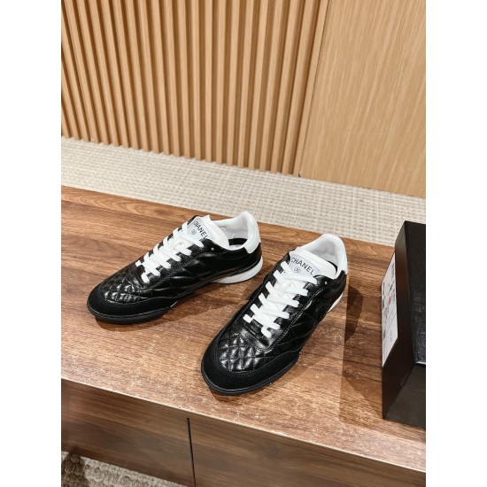 Tennis shoes