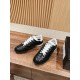 Tennis shoes