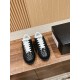 Tennis shoes