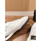 Tennis shoes