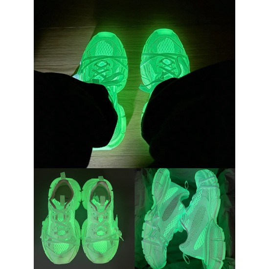 3XL sneaker runner