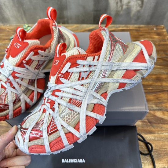 3XL sneaker runner