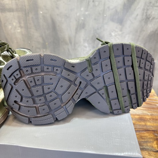 3XL sneaker runner